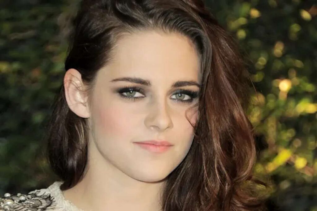 17. kristen stewart the 20 most hated celebrities and the reasons all time – The 20 Most Hated Celebrities And The Reasons – Celebrities often evoke strong emotions in the public, whether it be admiration or disdain. While some are beloved for their talent and charisma, others have cultivated a reputation as being among the most hated people in Hollywood. In this article, we will explore the 20 most hated celebrities and the reasons behind their notoriety.